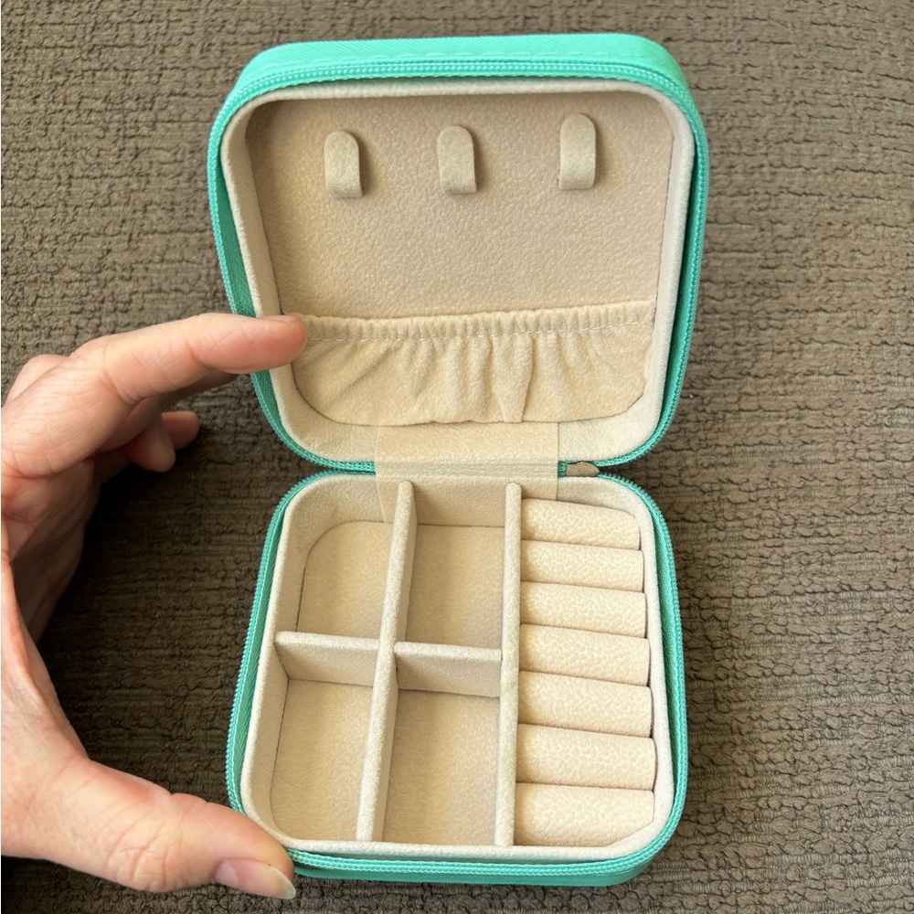Small Travel Jewelry Organizer